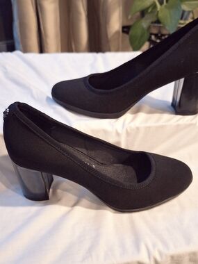 New - Anne Klein Women’s Castana Comfortable Block Heeled Pump, Black Stretch